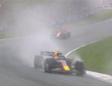 F1：大雨搅场，荷兰站险象环生，维斯塔潘刷新创传奇纪录！